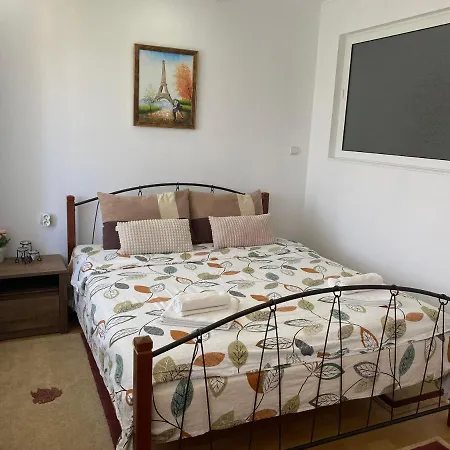 Apartment Happy Place Veliko Tŭrnovo Exterior photo